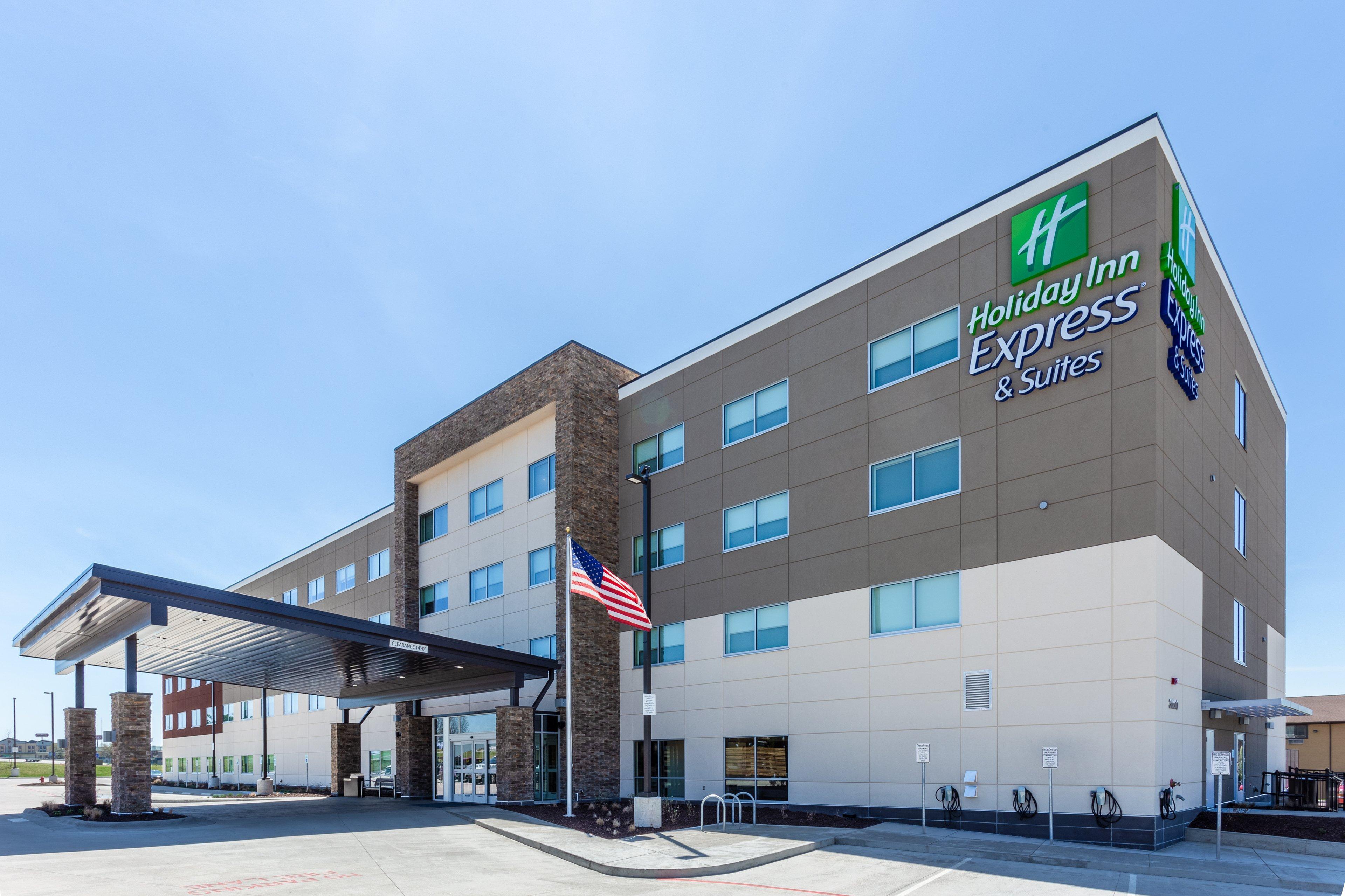 Holiday Inn Express & Suites - Springfield North By Ihg Exterior foto