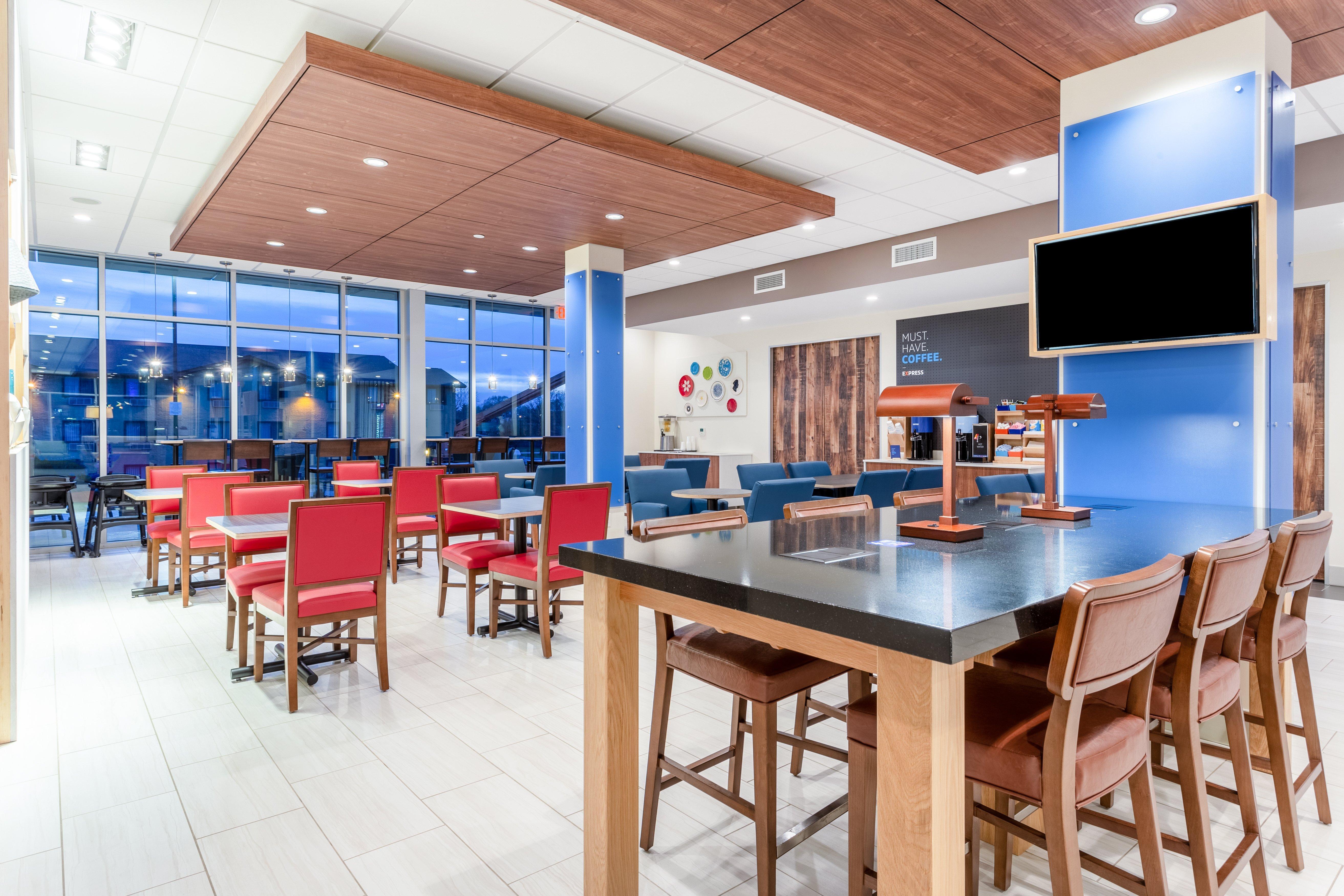Holiday Inn Express & Suites - Springfield North By Ihg Exterior foto