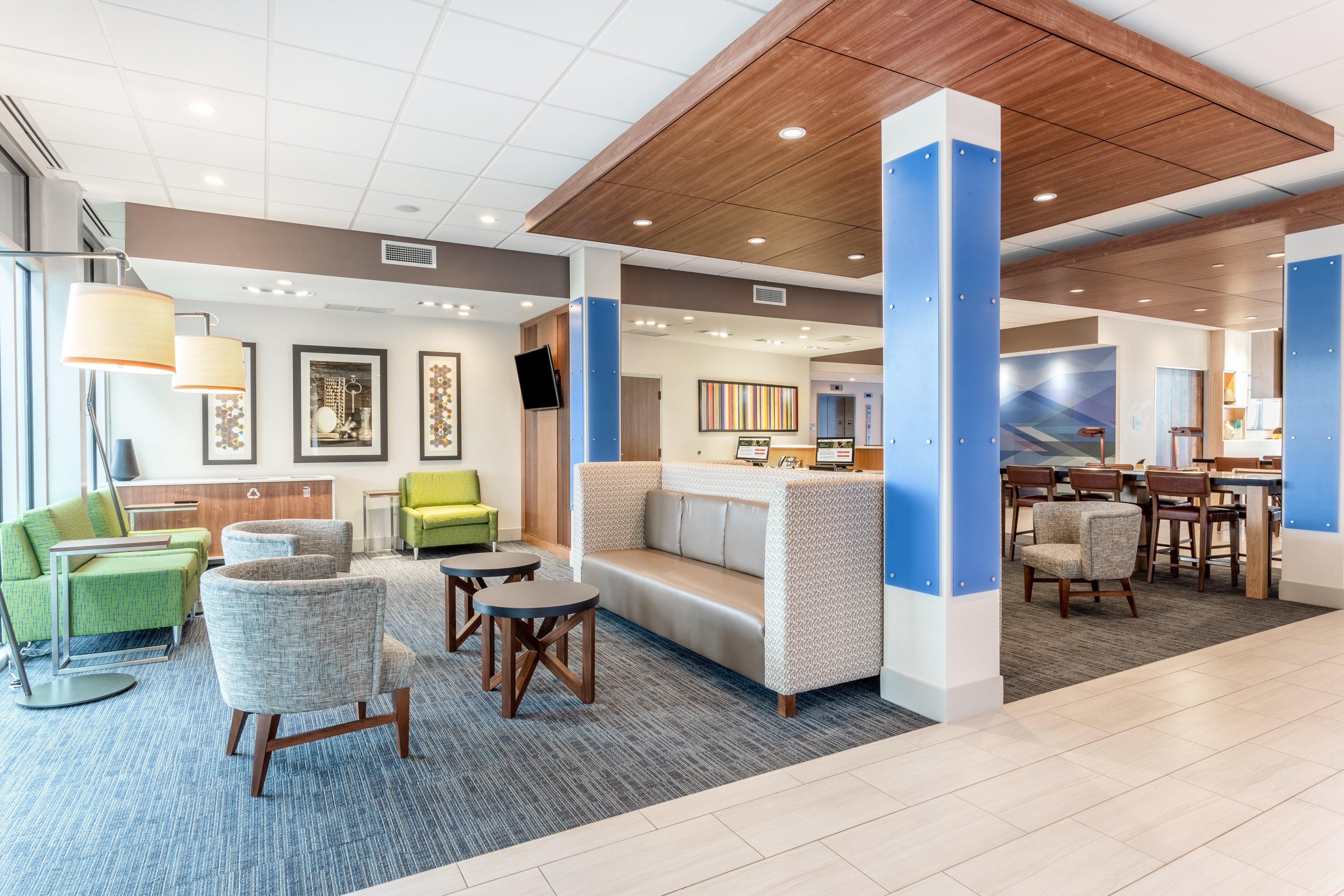 Holiday Inn Express & Suites - Springfield North By Ihg Exterior foto